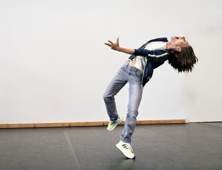 Sahra Huby in "Move More Morph it" by Anna Konjetzky (c) Soeren Meisner Sahra_Huby_in_Move_More_Morph_it__von_Anna_Konjetzky__c__Soeren_Meisner