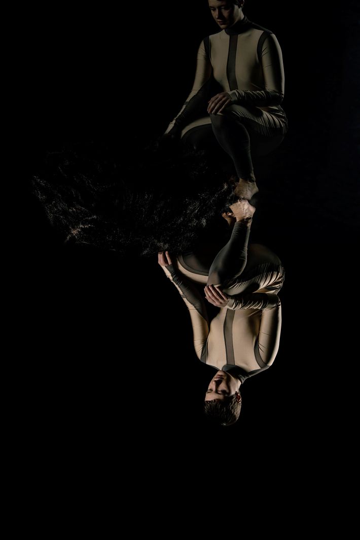 Leah Marojević in Colette Sadler's “Learning From The Future” (c) Mikko Gaestel Colette_Sadler_Learning_From_The_Future__c__Mikko_Gaestel